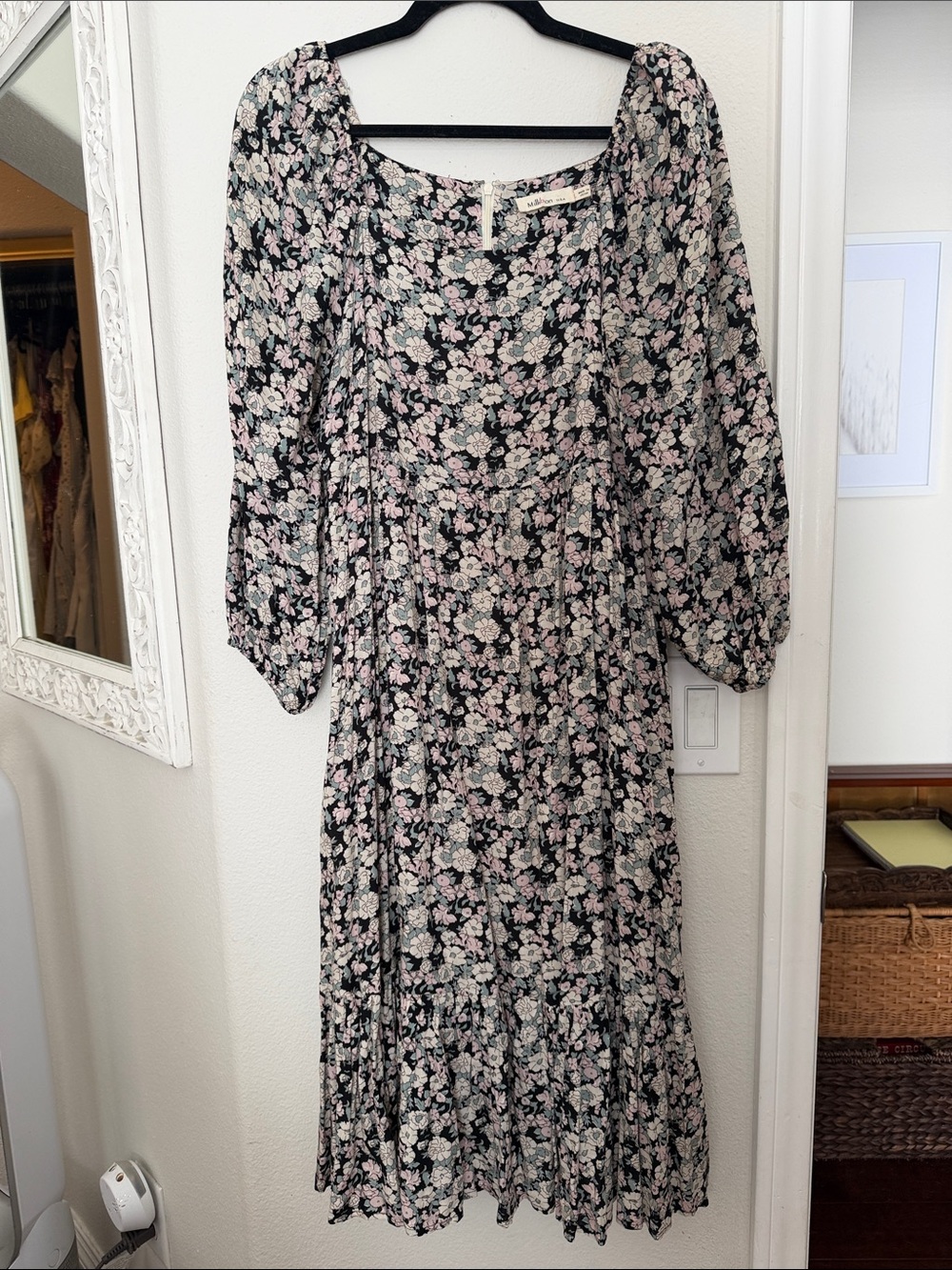 Floral Puff-Sleeve Midi Dress in Black and Pink -